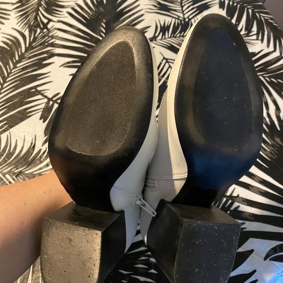 White hot boots! - Picture 8 of 8